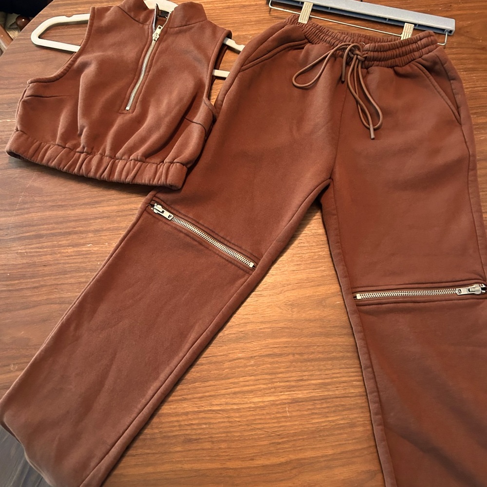 Fashion Nova Brown Zipper Crop Top and Jogger Set NWOT